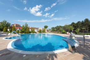 Отель GT Green Fort Beach Apartments  Несебыр
